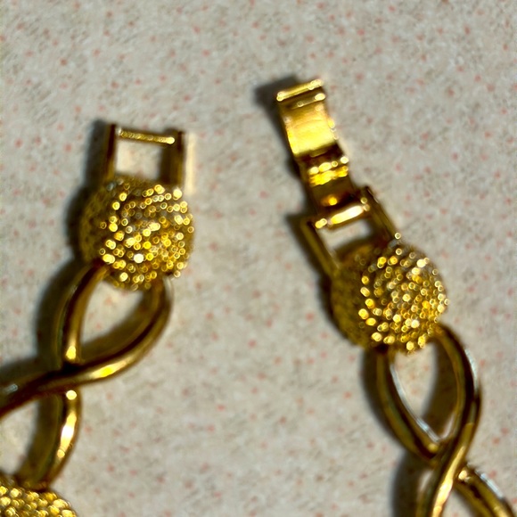 Vintage gold tone chain and bead metal necklace and bracelet (543) - Picture 4 of 7